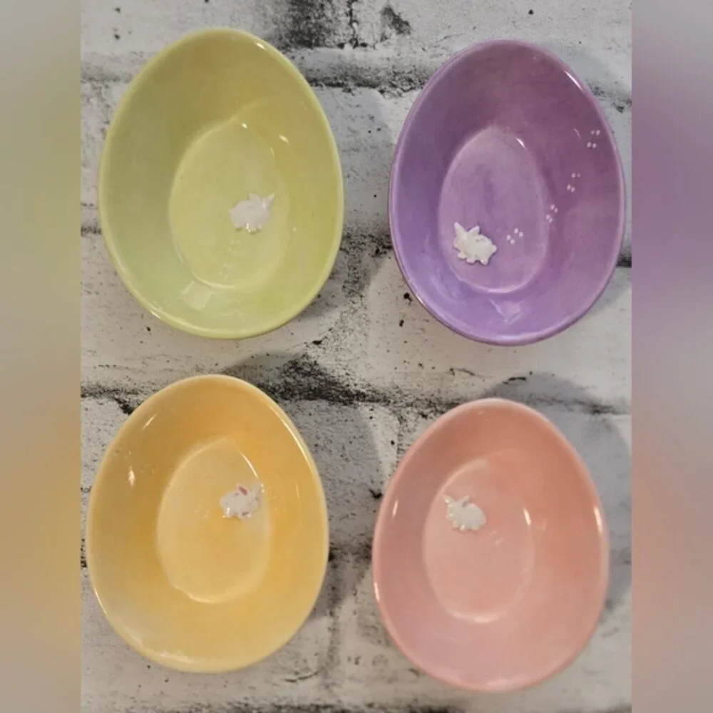 2005 Set of 4 William-Sonoma Easter Egg Shaped Bowls